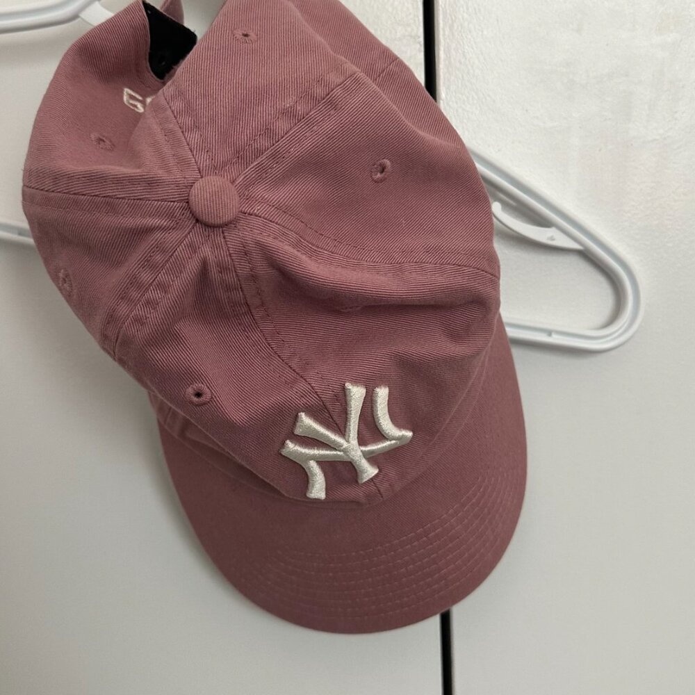 NY Yankees Pink Baseball Hat - Picture 2 of 3